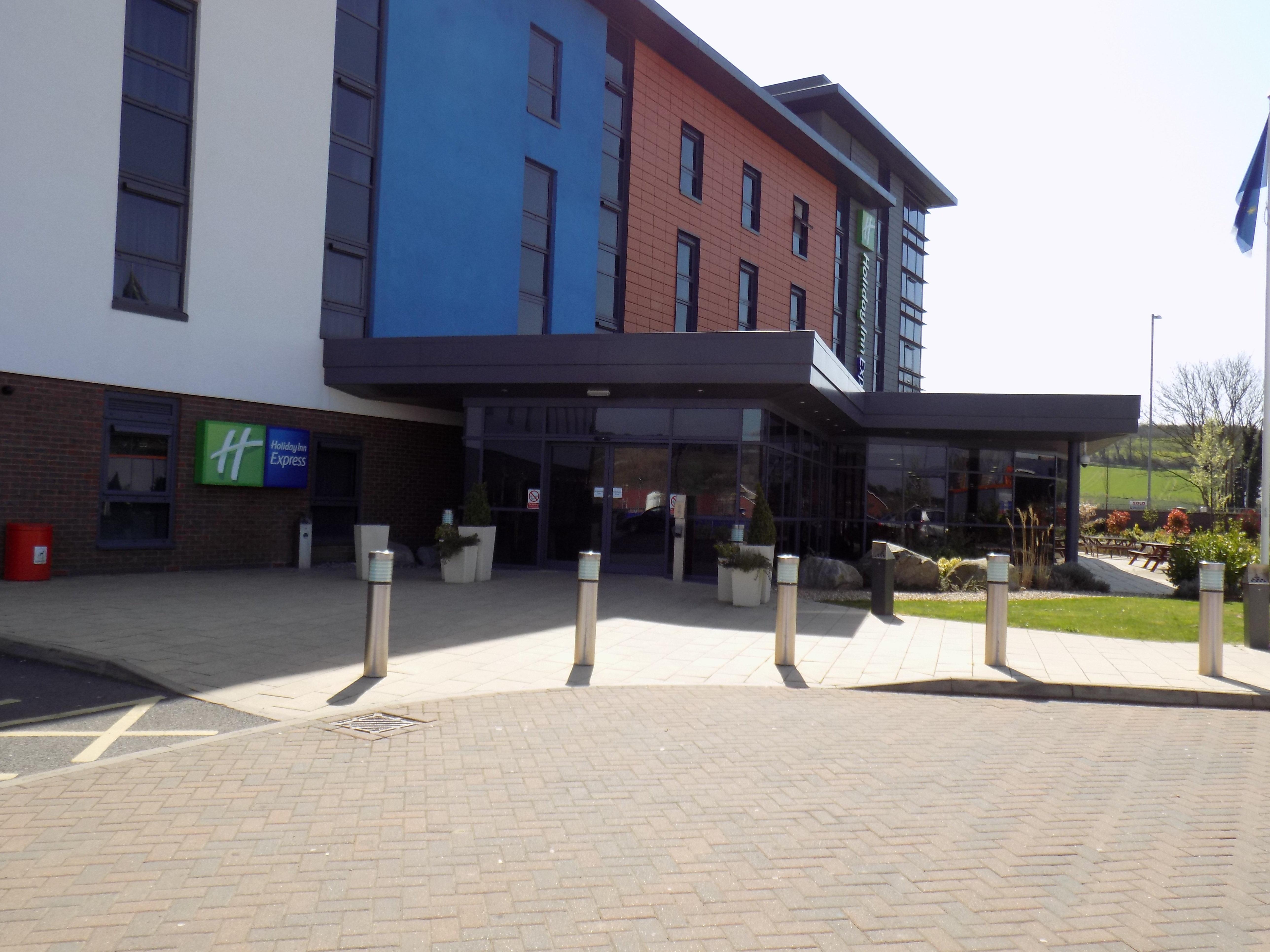 Holiday Inn Express Dunstable, An Ihg Hotel Eksteriør billede