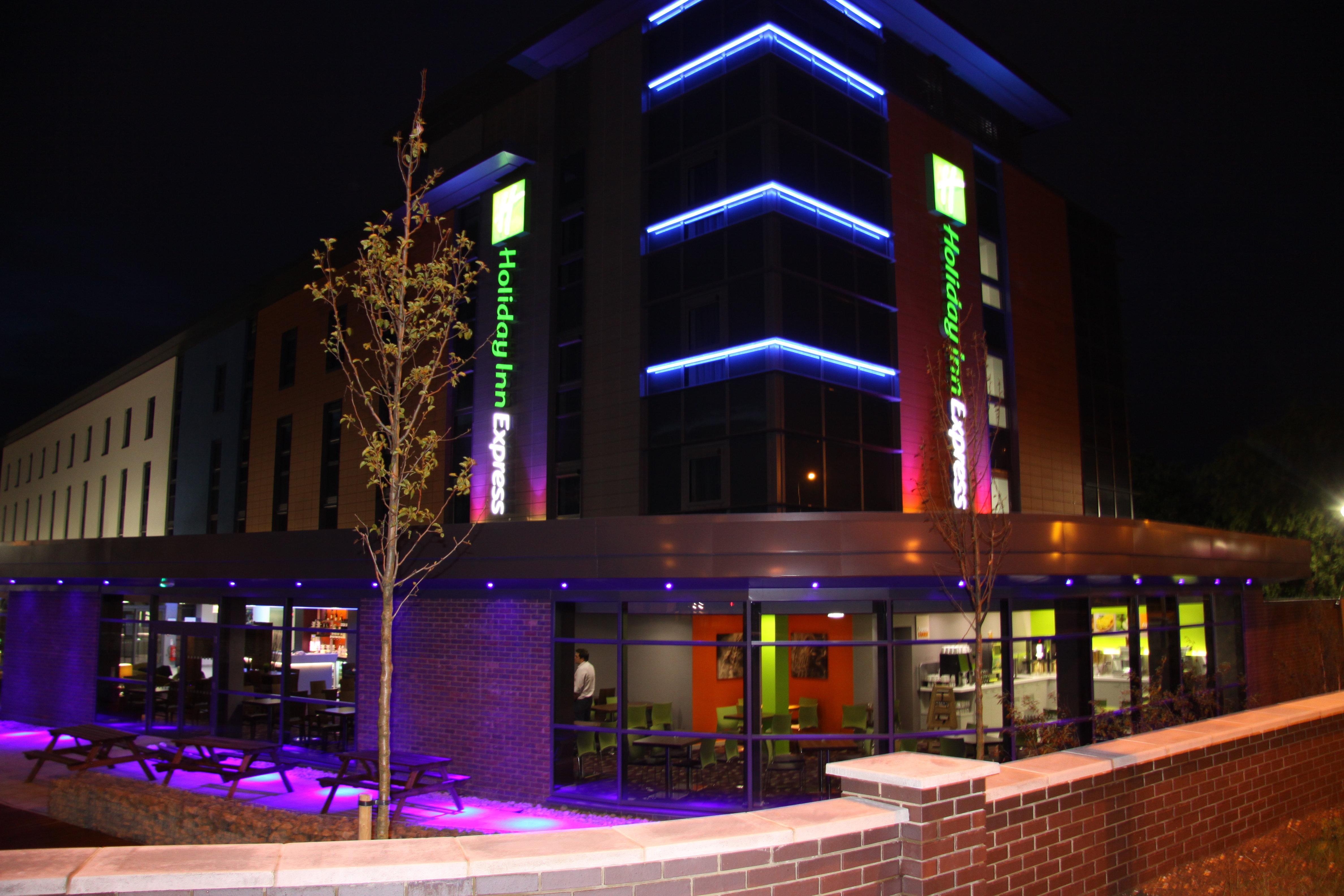 Holiday Inn Express Dunstable, An Ihg Hotel Eksteriør billede